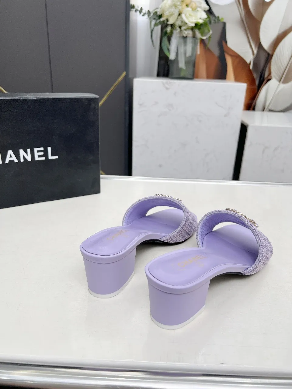 👟👟Ex-factory price 380👟👟 Genuine leather sole +30 chanel Chanel 2024 new slippers🔥🔥 Official website counter, fabric sheepskin, lining sheepskin, foot pad goatskin, 3 colors optional, size 35-42, genuine leather sole +30